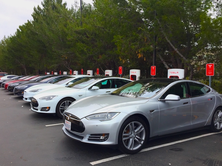 向かう場所はバーチャルとEV